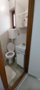 Kupatilo u objektu KOSA APARTMAN