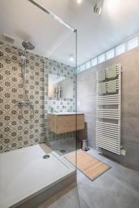 Koupelna v ubytování Gîtes in Huy - Appartements chaleureux dans le centre de Huy
