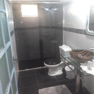a bathroom with a toilet and a shower at Techos Amarillos II in Aguas Dulces