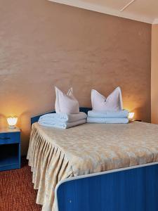 Een bed of bedden in een kamer bij Hotel Belvedere