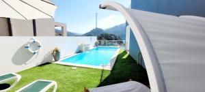a swimming pool on the side of a house at Geresmarinahouse in Geres