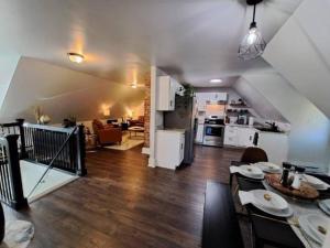 Dapur atau dapur kecil di Saco Riverside Apt Modern & Cozy 3 bedroom 3rd flr