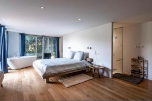 Ένα ή περισσότερα κρεβάτια σε δωμάτιο στο Villa Leccia di Lorello +57 φωτογραφίες