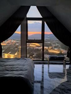 Nespecifikovaný výhled na hory nebo výhled na hory při pohledu z hotelu