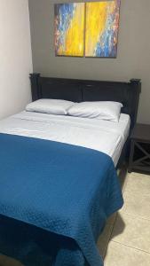Una cama o camas en una habitación de Casa Camino Luna Private Rooms
