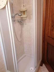 a shower with a glass door in a bathroom at Chez Papi - A 5 min da piste da Sci e Stazione CIR VDA AO 0013 in Aosta