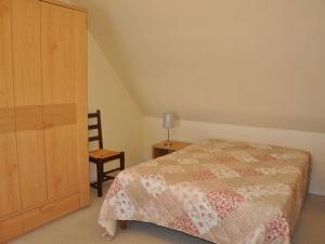 Una cama o camas en una habitación de Appartement terrasse bord de mer à Trégastel avec parking - FR-1-368-19