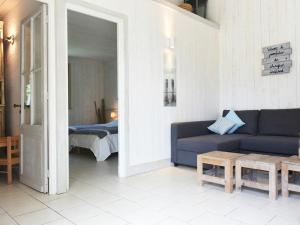 Χώρος καθιστικού στο Maison cosy près du centre des Portes-en-Ré, 2 chambres, forfait ménage inclus - FR-1-434-73