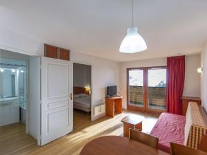 Posedenie v ubytovaní Charmant T2 avec Piscine, Fitness et Terrasse, à 400m des Pistes - La Mongie - FR-1-404-341