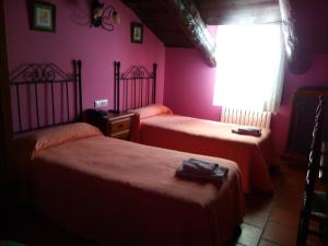 A bed or beds in a room at Hostal Venta Liara