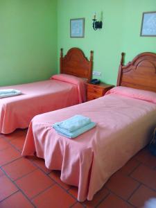 A bed or beds in a room at Hostal Venta Liara