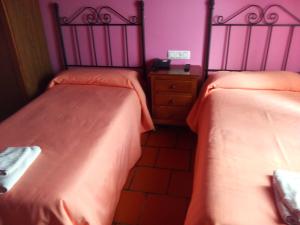 A bed or beds in a room at Hostal Venta Liara