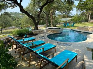 Piscina en o cerca de Luxury Lake House w/ Heated Pool & Multiple Spas