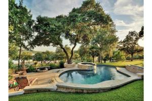 Piscina en o cerca de Luxury Lake House w/ Heated Pool & Multiple Spas