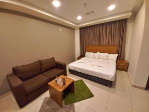 Postel nebo postele na pokoji v ubytování Lujain Hotel فندق النور واللجين