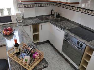 Kuchyň nebo kuchyňský kout v ubytování VV 'TIRBA' Precioso duplex a 1 minuto de la playa