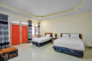 Tempat tidur dalam kamar di Malibou Hotel