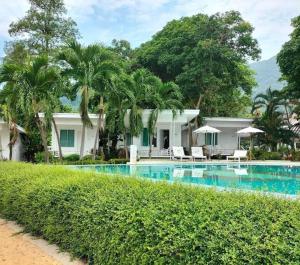 Bazén v ubytování White house bailan resort nebo v jeho okolí