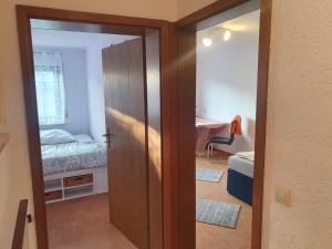 a door leading into a bedroom with a bed at 5 Zimmer Appartement in ruhiger Lage nähe Heilbronn in Oedheim