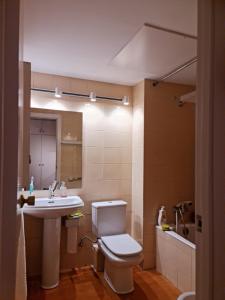 Bilik mandi di BAQUEIRA ESTUDIO LOFT a PIE DE PISTA