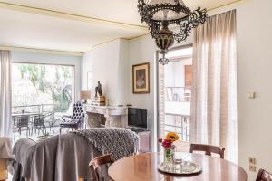 Χώρος καθιστικού στο Unique Spacious new 3BDR apt in Mouson/Filopappou