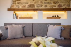 A seating area at Cortijo las Cabrerizas