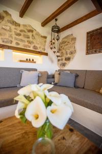 A seating area at Cortijo las Cabrerizas