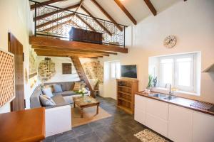 A television and/or entertainment centre at Cortijo las Cabrerizas