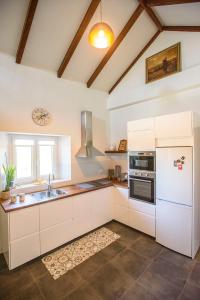 A kitchen or kitchenette at Cortijo las Cabrerizas