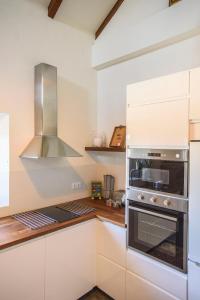 A kitchen or kitchenette at Cortijo las Cabrerizas