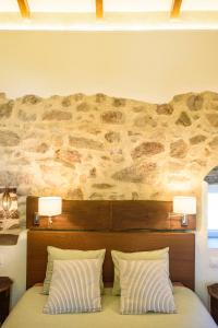A bed or beds in a room at Cortijo las Cabrerizas