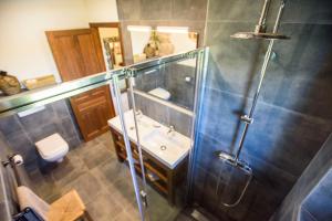 A bathroom at Cortijo las Cabrerizas