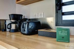 Kemudahan buat kopi dan teh di Villa Azur Saint-Gilles - La Réunion - Seaview, Pool, Beach & BBQ!