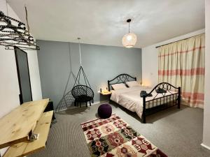 Postel nebo postele na pokoji v ubytování Euphoria guest house