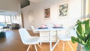 A seating area at Rooftop Terrace, free garage parking and Pool!