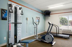 Posilňovňa alebo fitness centrum v ubytovaní Baymont by Wyndham Warrenton