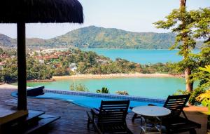 a view of a lake from a resort patio at Sítio Promontório - Casa Grécia in Ubatuba