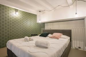 Lova arba lovos apgyvendinimo įstaigoje Modern Loft in Porta Venezia - hosted by Sweetstay