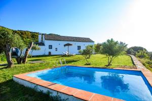 The swimming pool at or close to Cortijo las Cabrerizas