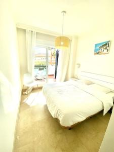 Posteľ alebo postele v izbe v ubytovaní Wonderful appartement on golf site near Marbella + 34 fotografií