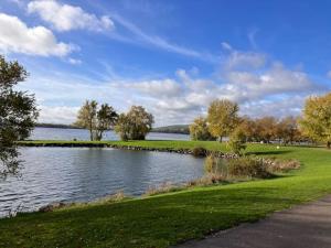 a pond in a park next to a body of water at Home Studio in Poses