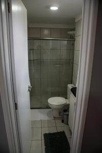 Ap Cozy Calhau prox PRAIA的一间浴室