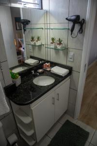 Ap Cozy Calhau prox PRAIA的厨房或小厨房