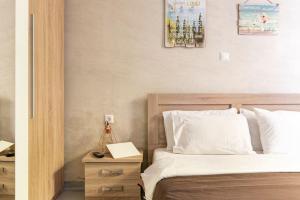 Posteľ alebo postele v izbe v ubytovaní Cute full apt w/backyard in Paleo Faliro