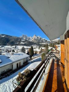 a view of the mountains from the balcony of a house at Sèn jan apartment 150 mt dalle piste in Pozza di Fassa