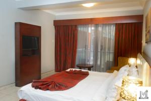 Postel nebo postele na pokoji v ubytování Mendiata Hotel