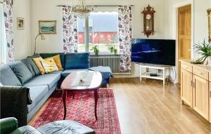 พื้นที่นั่งเล่นของ Awesome Home In Karlskrona With Wifi And 3 Bedrooms