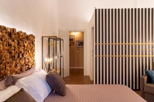 En eller flere senge i et værelse på Alessandria Suites Roma