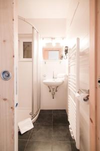 Bilik mandi di Rasöller Hof +20 gambar