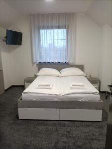 Postel nebo postele na pokoji v ubytování Dom Przyjęć EWA